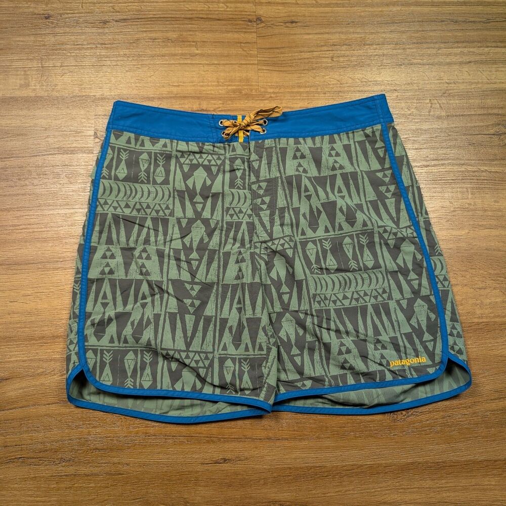 Patagonia Wavefarer Board Shorts Men’s 34 Green Aztec Scallop Hem Surf Swim